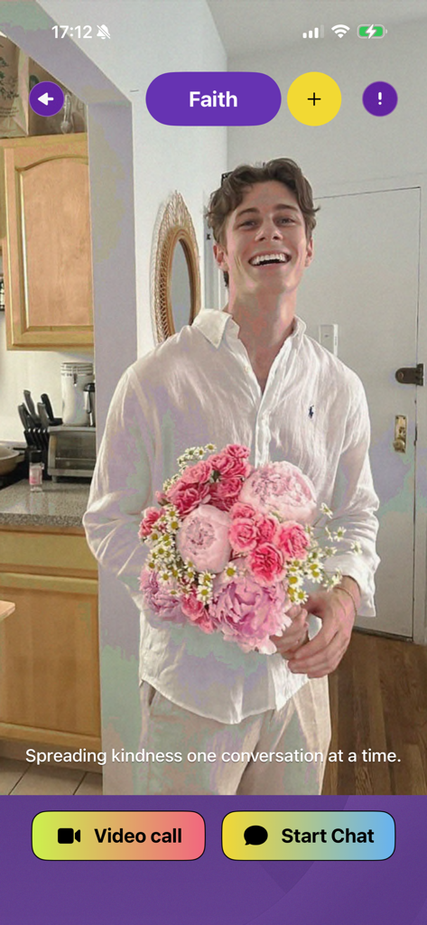 Una pantalla de perfil en la aplicación Joli para una usuaria llamada Faith con opciones de videollamada y chat.
