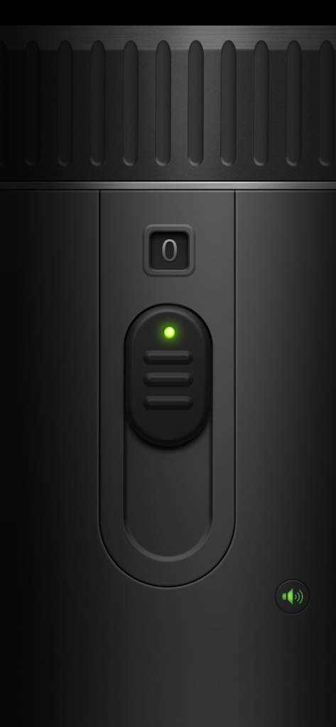 Une interface d'application mobile skeuomorphique conçue pour ressembler à une lampe torche noire physique avec un grand interrupteur marche/arrêt coulissant et un voyant vert.