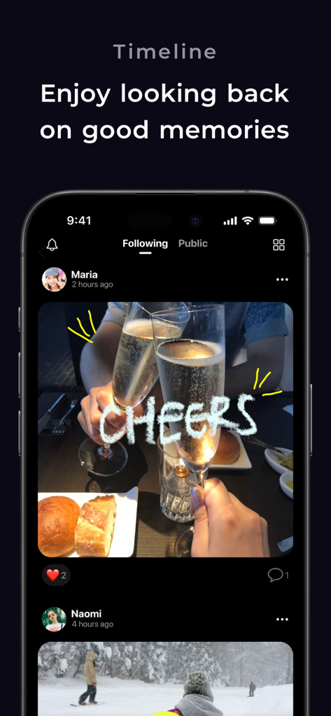 TapNow. Friends on homescreen. - Linha do tempo do aplicativo TapNow mostrando um feed de memórias compartilhadas e fotos espontâneas de amigos.