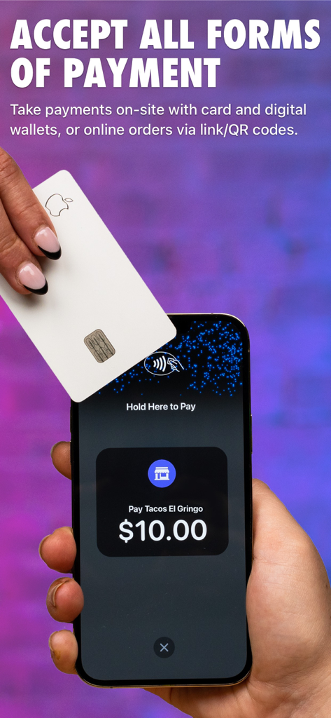 CASHDROP - Una persona usando un iPhone para aceptar un pago sin contacto de diez dólares con tarjeta de crédito para Tacos El Gringo