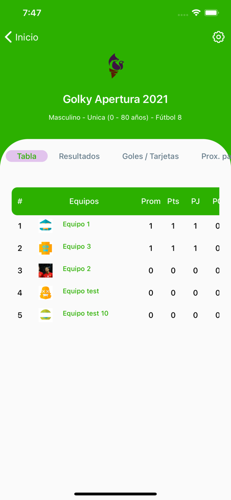 Tableau des classements de tournois de football dans l'application mobile Torneos NLS montrant le classement des équipes et les points.
