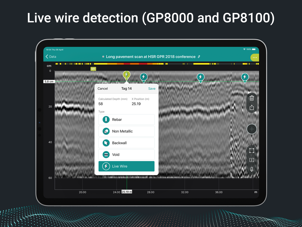 iPad 화면에 레이더그램 스캔 위에 라이브 와이어 감지 아이콘과 객체 태그 지정 메뉴가 있는 Proceq GPR 앱 인터페이스가 표시됩니다.