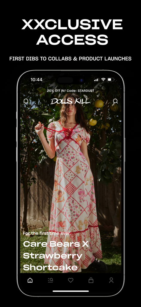 Dolls Kill - Captura de pantalla de la app Dolls Kill mostrando acceso exclusivo al lanzamiento de productos de Care Bears y Strawberry Shortcake