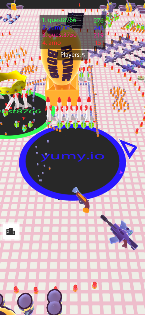yumy.io - Black Hole Games - Una partida competitiva en yumy.io donde los agujeros negros se tragan armas y cohetes para crecer en un mapa con temática de balas