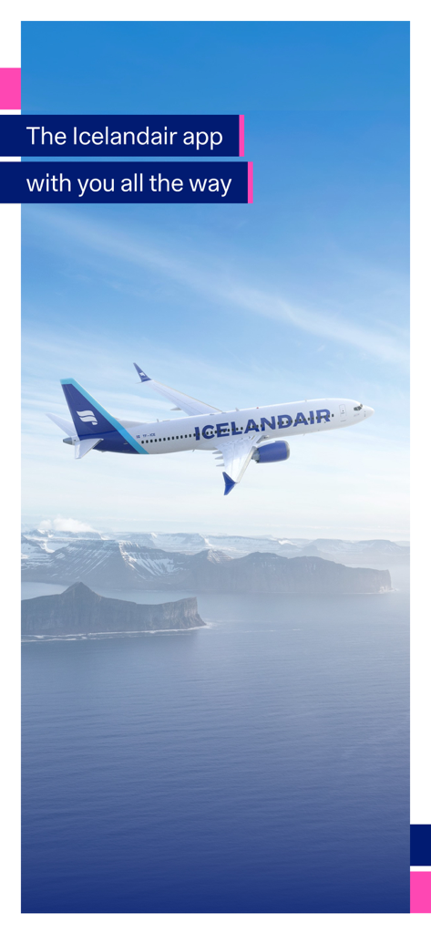 Icelandair - Un avión de Icelandair volando sobre un paisaje islandés escénico con agua azul y montañas nevadas