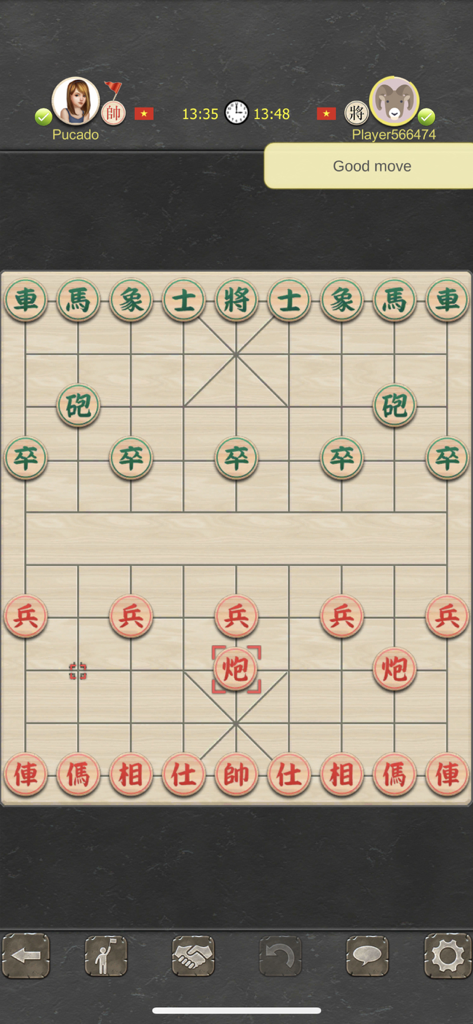Xiangqi Online - Dark Chess - A live match in the Xiangqi Online app showing a traditional Chinese Chess board with red and green pieces