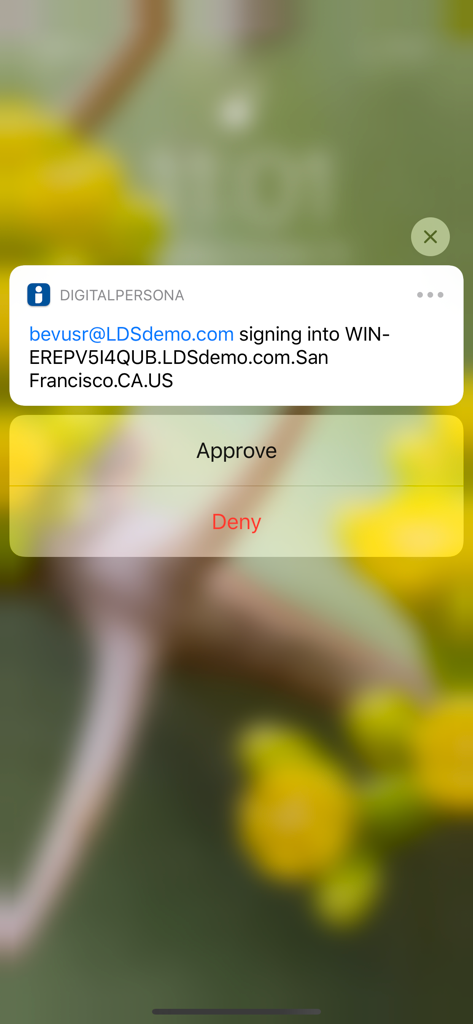 DigitalPersona - Notification push DigitalPersona affichant une demande de connexion sécurisée avec des options pour approuver ou refuser.
