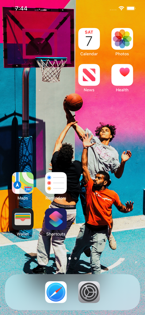 ・ (Yidget) - Yidget으로 만든 투명 위젯과 다채로운 농구 배경화면이 있는 iPhone 홈 화면