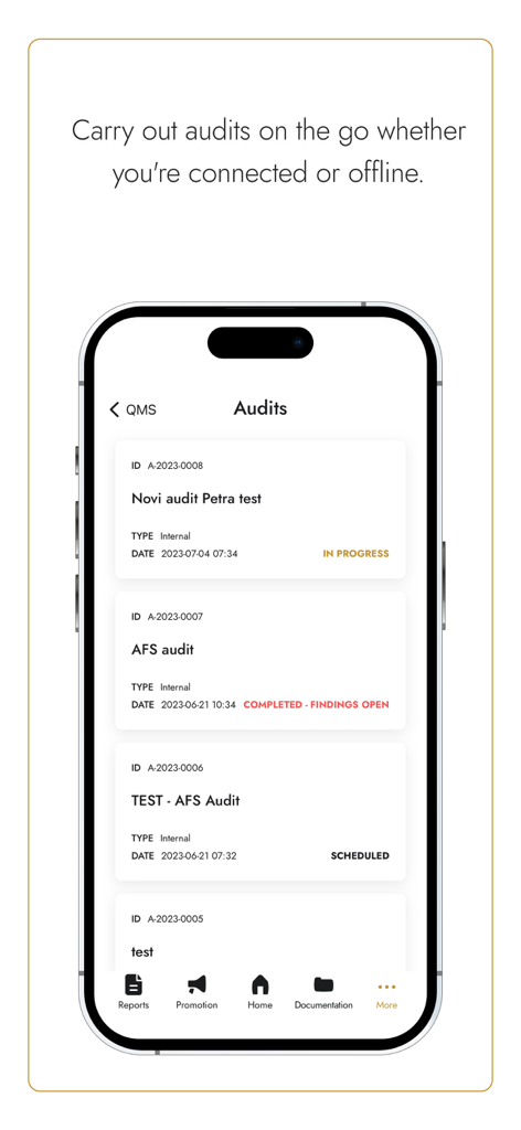ICARUS SMS 모바일 앱 인터페이스로 상태 업데이트가 포함된 항공 안전 감사 목록을 표시합니다.