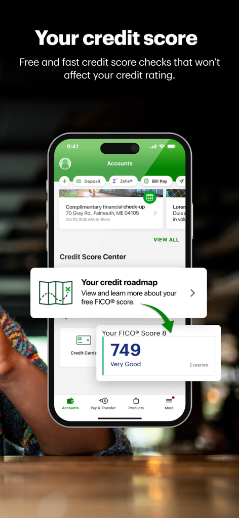 TD Bank (US) - L'application mobile TD Bank affichant un score de crédit FICO de 749 et une fonctionnalité de feuille de route de crédit.