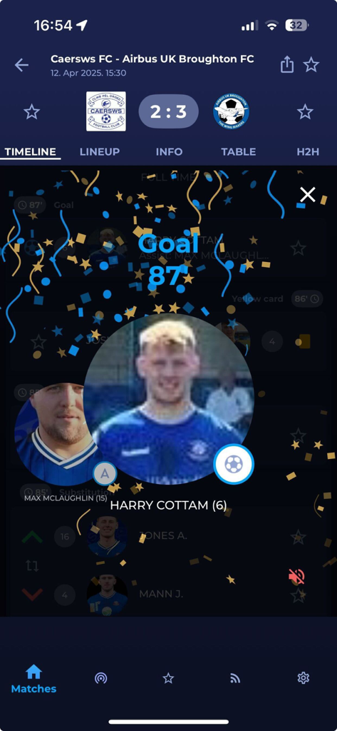 Cymru Football - アニメーションの紙吹雪と試合スコアを備えた、Harry CottamのCymru Footballアプリのゴール通知画面。