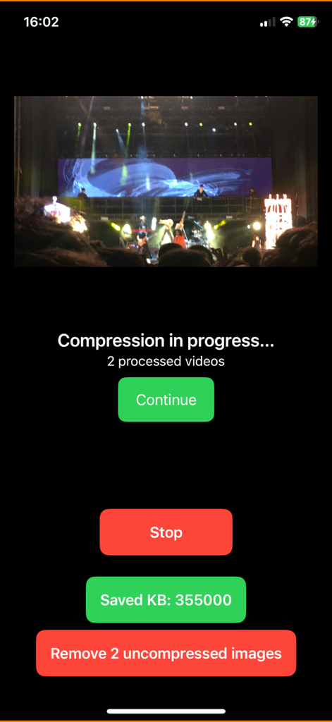 Photo Squash - Oberfläche der Photo Squash-App, die den Fortschritt der Videokomprimierung mit einer Zusammenfassung des gespeicherten Speicherplatzes zeigt.