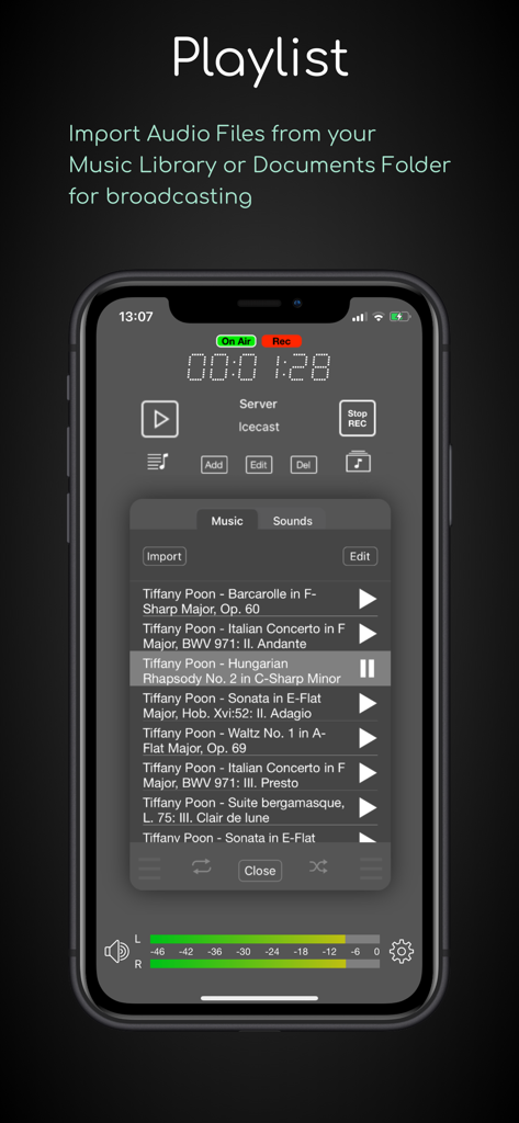 Interfaccia della playlist dell'app iziCast che mostra un elenco di brani musicali pronti per la trasmissione in diretta con livelli di volume e stato di registrazione