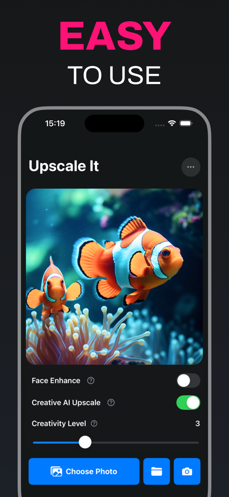 Upscale ++ - La interfaz de la aplicación Upscale plus que muestra una foto de alta calidad de peces payaso con configuraciones de mejora de IA.