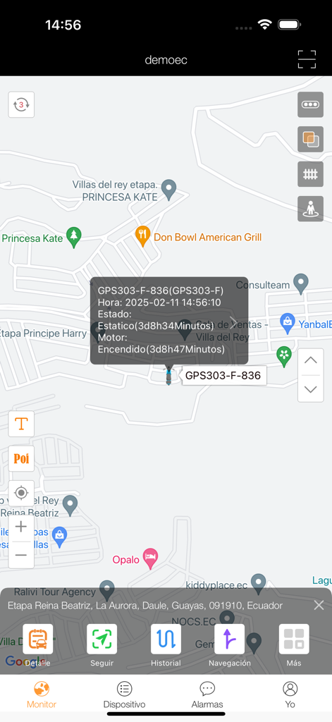 Interfaz de rastreo de vehículos en tiempo real en un mapa con estado del motor y detalles de ubicación.