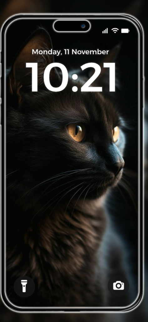 Uno sfondo ad alta definizione ravvicinato di un maestoso gatto nero con occhi dorati su una schermata di blocco dell'iPhone