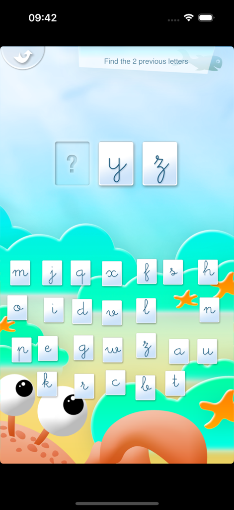 Learning alphabet is fun - Interfaz de juego educativo para niños que muestra la secuenciación del abecedario con letras escritas a mano y una mascota cangrejo.