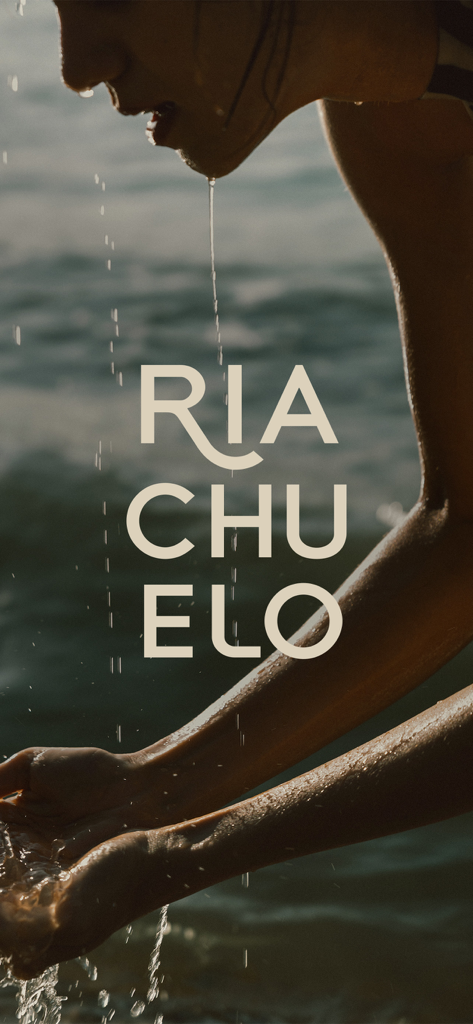 Riachuelo - Roupas e compras - Imagen de marca de la app de moda Riachuelo con una mujer junto al agua