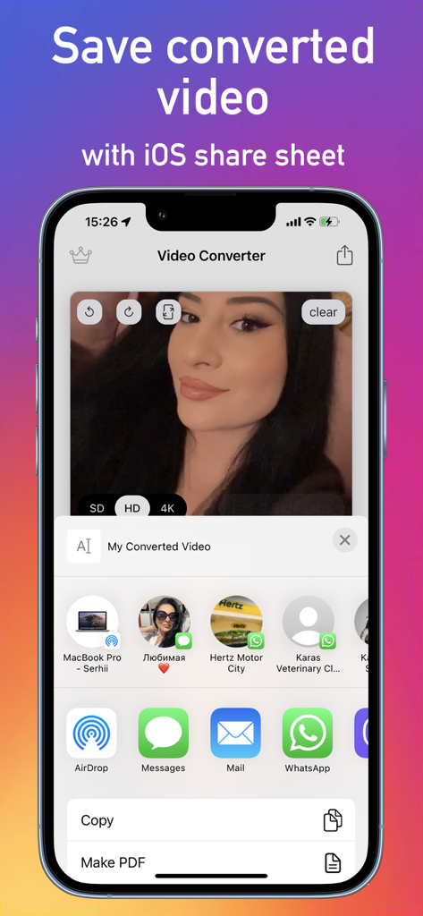 Video Upscaler 16K & Converter - 変換された動画を保存または送信するためにネイティブiOS共有シートが開いているVideo Upscalerアプリを示すiPhone画面
