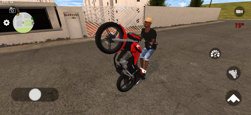 Un personaje realizando un caballito vertical en motocicleta en un entorno de calle urbana