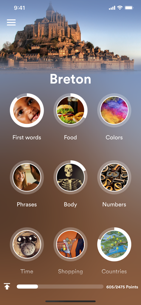 Learn Breton - EuroTalk - Menu principal de l'application Apprenez le breton montrant les sujets pour débutants comme la nourriture et les phrases avec des icônes visuelles.