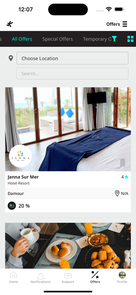 Interfaz de la aplicación móvil The Kode mostrando ofertas de hoteles de lujo y descuentos exclusivos