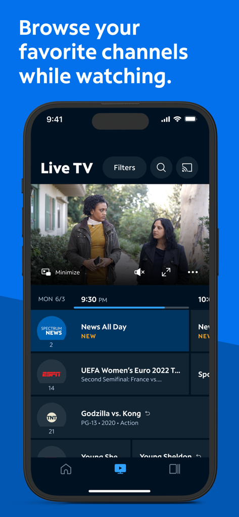 휴대폰의 Spectrum TV 앱이 실시간 비디오와 TV 프로그램 가이드를 보여줍니다.