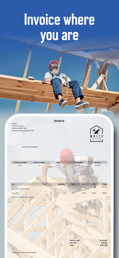 Un trabajador de la construcción en un sitio de trabajo junto a una factura móvil profesional para servicios de carpintería.