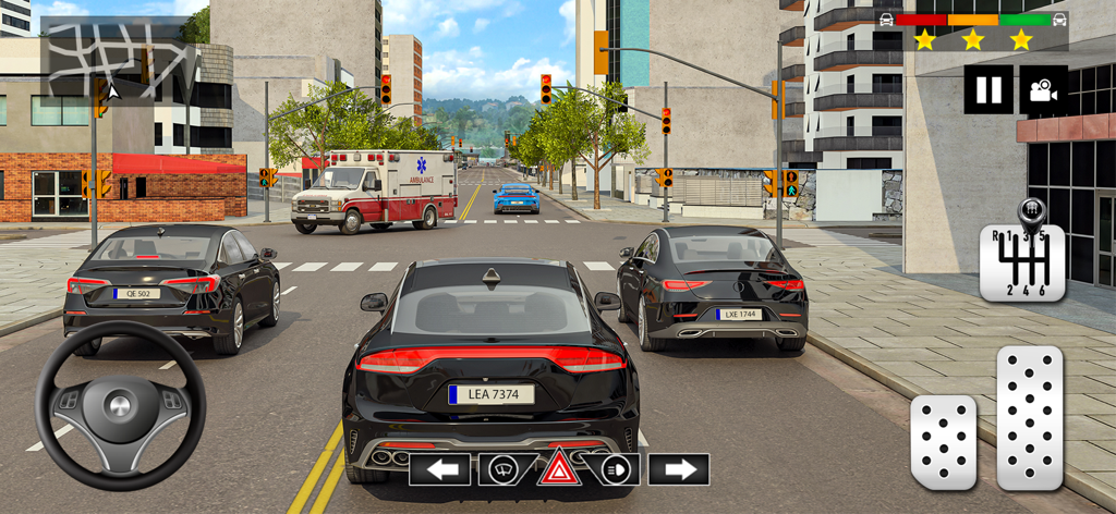 Captura de pantalla del gameplay de Autoescuela Real mostrando un coche negro conduciendo a través de una intersección de la ciudad con controles en pantalla