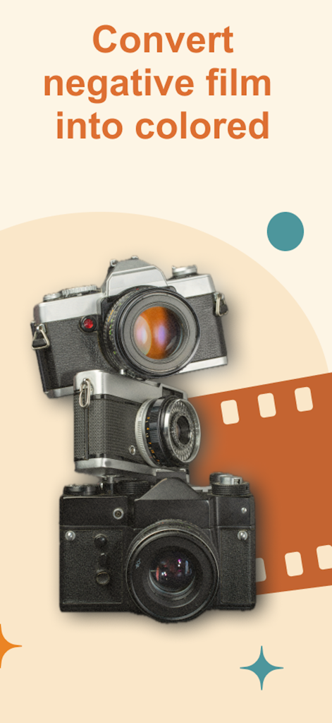 ヴィンテージのアナログカメラ3台と、ネガからカラーへの変換を示すフィルムストリップのスタック。