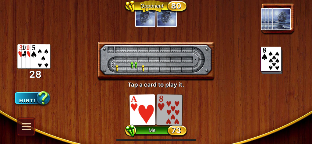 Cribbage - Crib & Peg Game - Jogo digital de cribbage com cartas de jogo e tabuleiro de fichas de pontuação em uma mesa de madeira