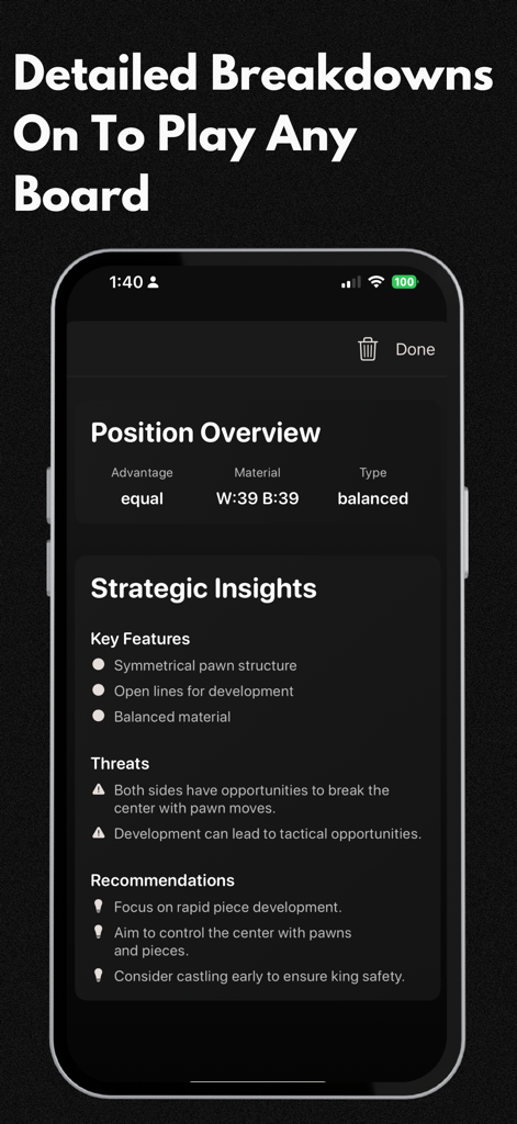 Chess Analysis: Chess AI - Una pantalla de smartphone que muestra los insights estratégicos y las funciones de resumen de posición de la aplicación de análisis Chess AI.