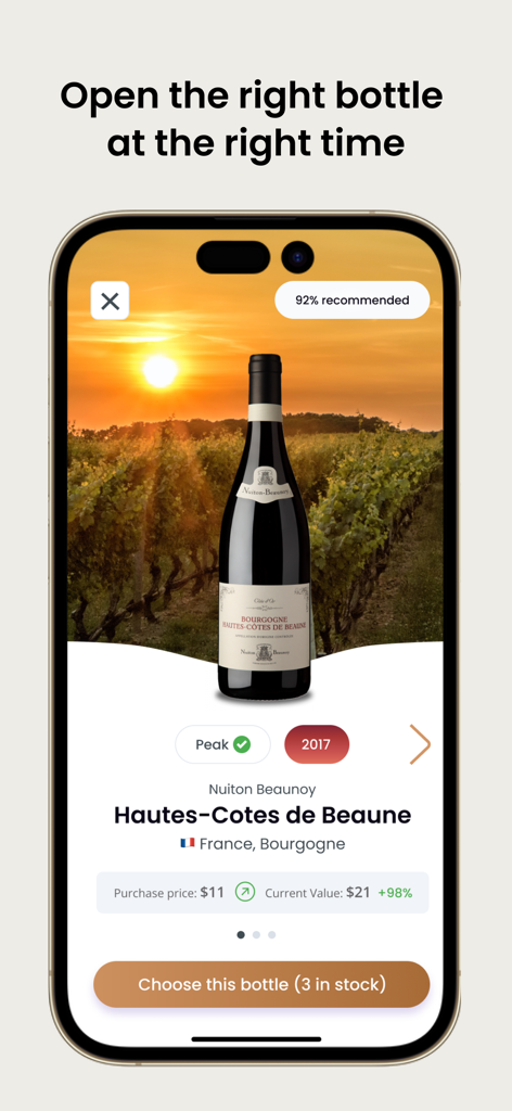 Oeni: #1 Wine Cellar Manager - Oeniアプリの画面。市場価値の追跡と最適な熟成ステータス付きのワインボトルのおすすめが表示されています。