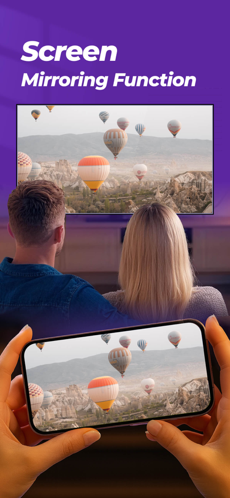 iTV Remote: Universal Control - Una pareja usando la aplicación iTV Remote para reflejar una foto de globos aerostáticos desde un iPhone a un Smart TV