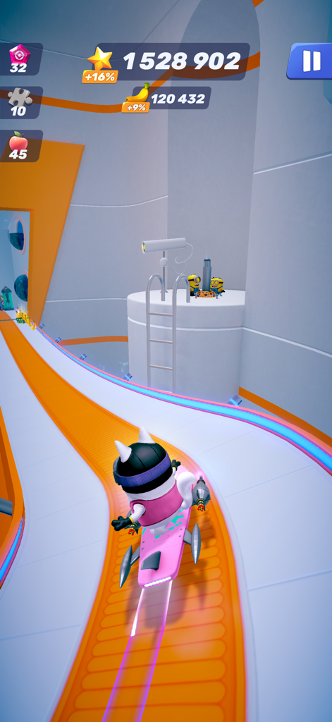 Un Minion con un disfraz montando una tabla flotante rosa en una pista en el juego Minion Rush.