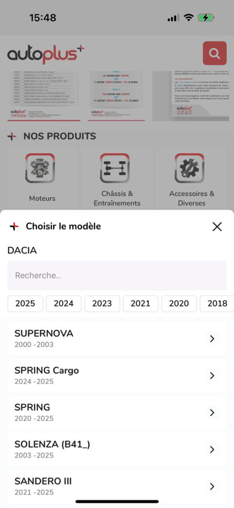 Interface de l'application mobile AutoPlus affichant une liste de modèles de voitures Dacia et un sélecteur d'année pour la compatibilité des pièces automobiles.