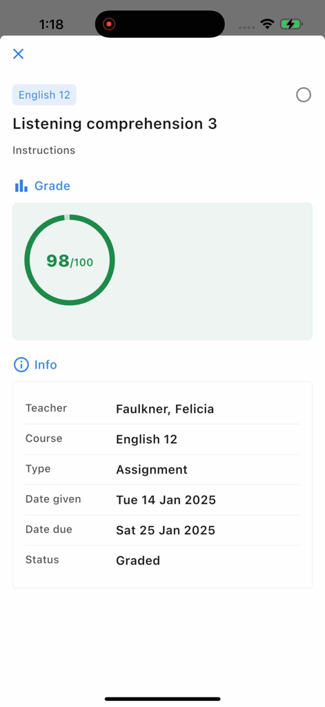 MySchool - Parents & Students - Una pantalla móvil que muestra la calificación de un estudiante de 98 sobre 100 para una tarea de Inglés 12 en la aplicación MySchool.