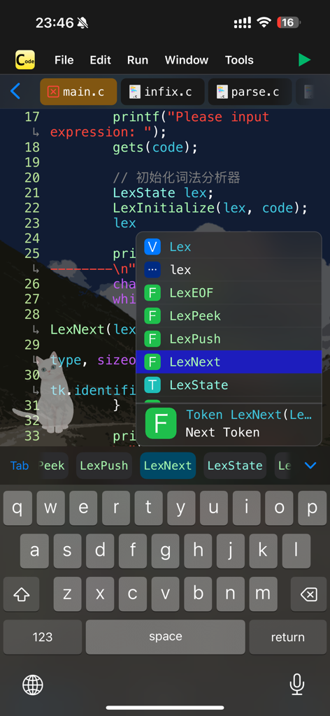Interface do aplicativo móvel C Code Develop mostrando um editor de código com um menu de autocompletar para programação em C.