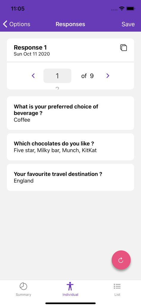 Uma interface móvel mostrando uma resposta individual de pesquisa com perguntas sobre preferências de bebidas e chocolates.