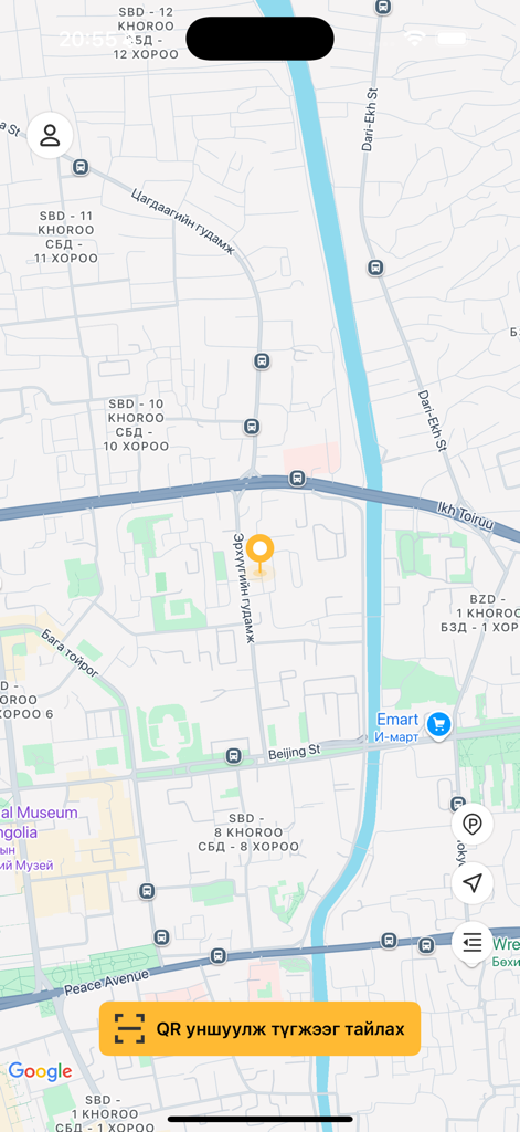 U-GO - U-GOモバイルアプリのマップインターフェース。車両の位置と、アンロック用のオレンジ色のQRコードスキャンボタンが表示されている。