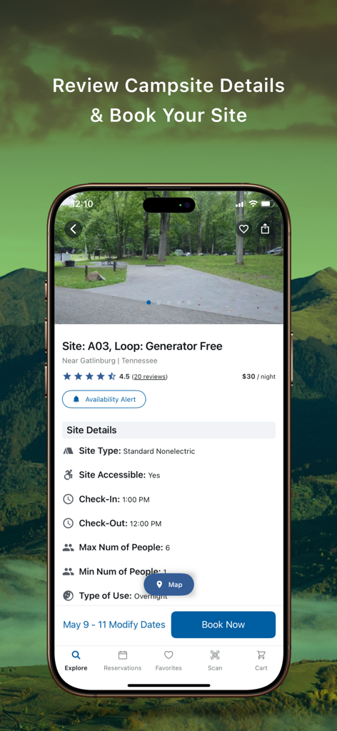 Un smartphone montrant la page de détails du camping de l'application Recreation.gov avec les caractéristiques du site et un bouton de réservation maintenant.
