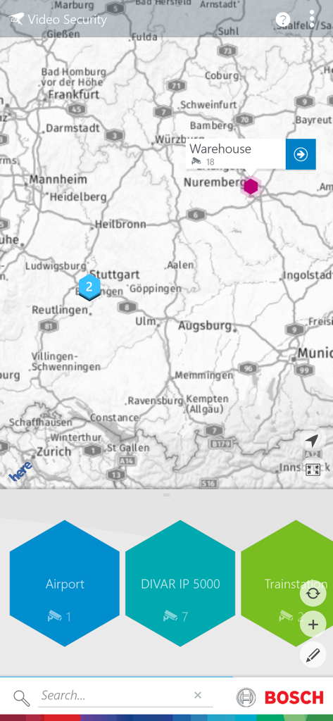 Bosch Video Security - Vista mappa nell'app Bosch Video Security che mostra le posizioni delle telecamere e il dashboard del sito.
