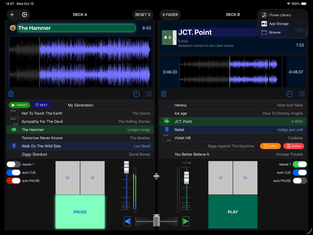 PlayBacker for iPad - Interfaz de PlayBacker para iPad con decks de audio duales que muestran formas de onda y controles profesionales de lista de señales