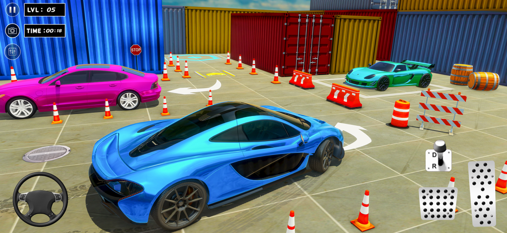 Luxury City Car Parking - Un coche deportivo de lujo azul navegando un circuito de aparcamiento 3D con conos de tráfico y contenedores de envío coloridos.