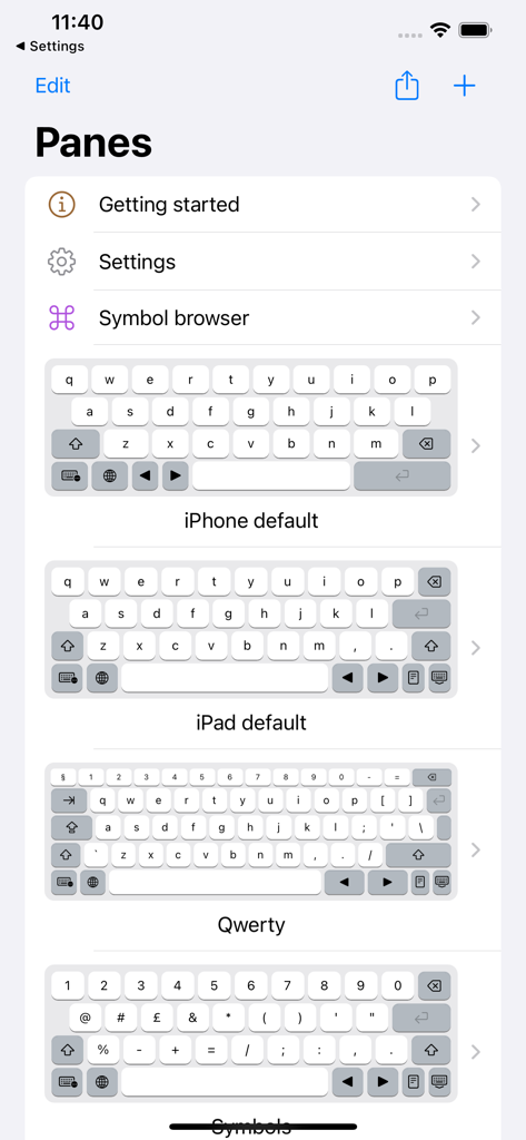 Keybuild - Keybuildアプリのカスタマイズ可能なキーボードペインのリスト。iPhoneデフォルトや記号などのさまざまなレイアウトオプションを表示。