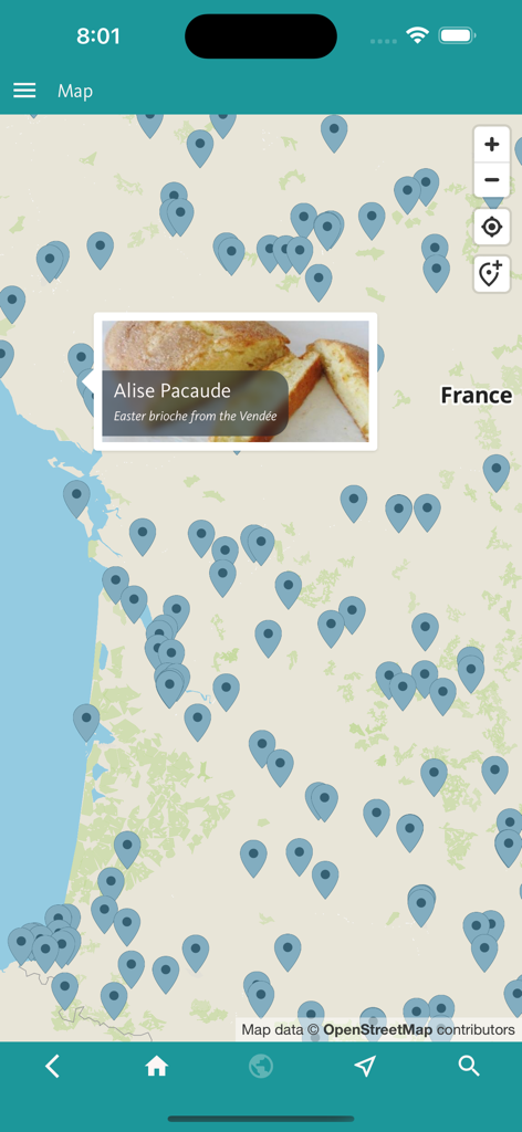 French Food Decoder - Un mapa interactivo de Francia dentro de la aplicación French Food Decoder que muestra pines para especialidades gastronómicas regionales con una ventana emergente para el brioche de Pascua Alise Pacaude.