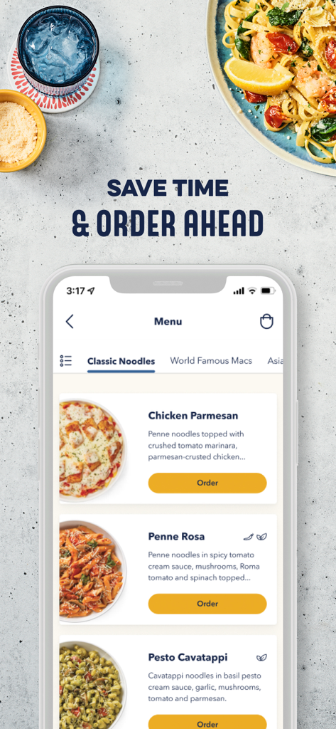 Uma tela de smartphone exibindo o menu do aplicativo Noodles and Company com pratos de massa como Chicken Parmesan e Penne Rosa
