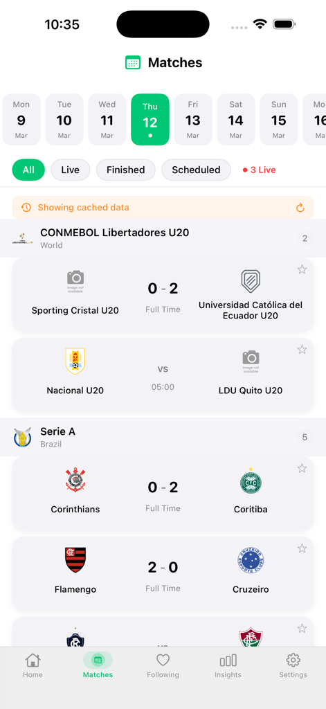 GoalPulse: Live Football - Pantalla de la aplicación móvil GoalPulse mostrando una lista de partidos de fútbol y marcadores en vivo