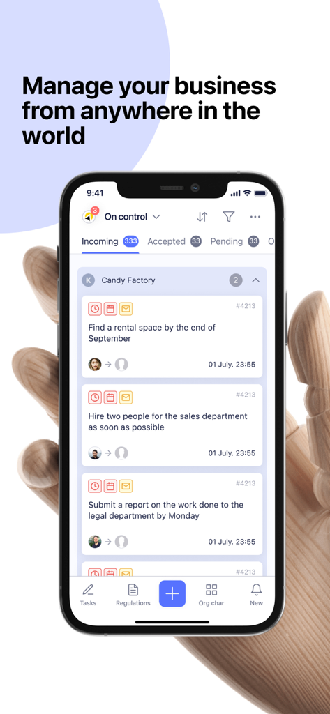 Interfaz de la Plataforma Business Booster que muestra un panel de gestión de tareas en un smartphone para el control remoto del negocio