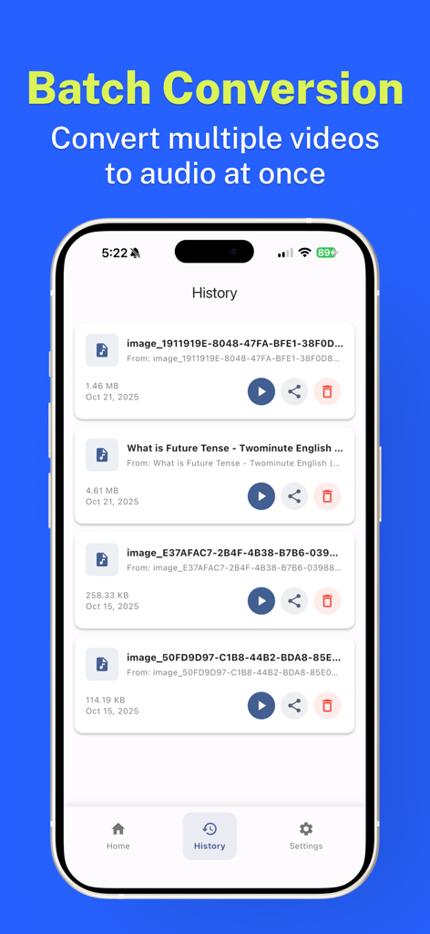 Interfaz de la aplicación mostrando el historial de conversión de video a audio por lotes en iPhone